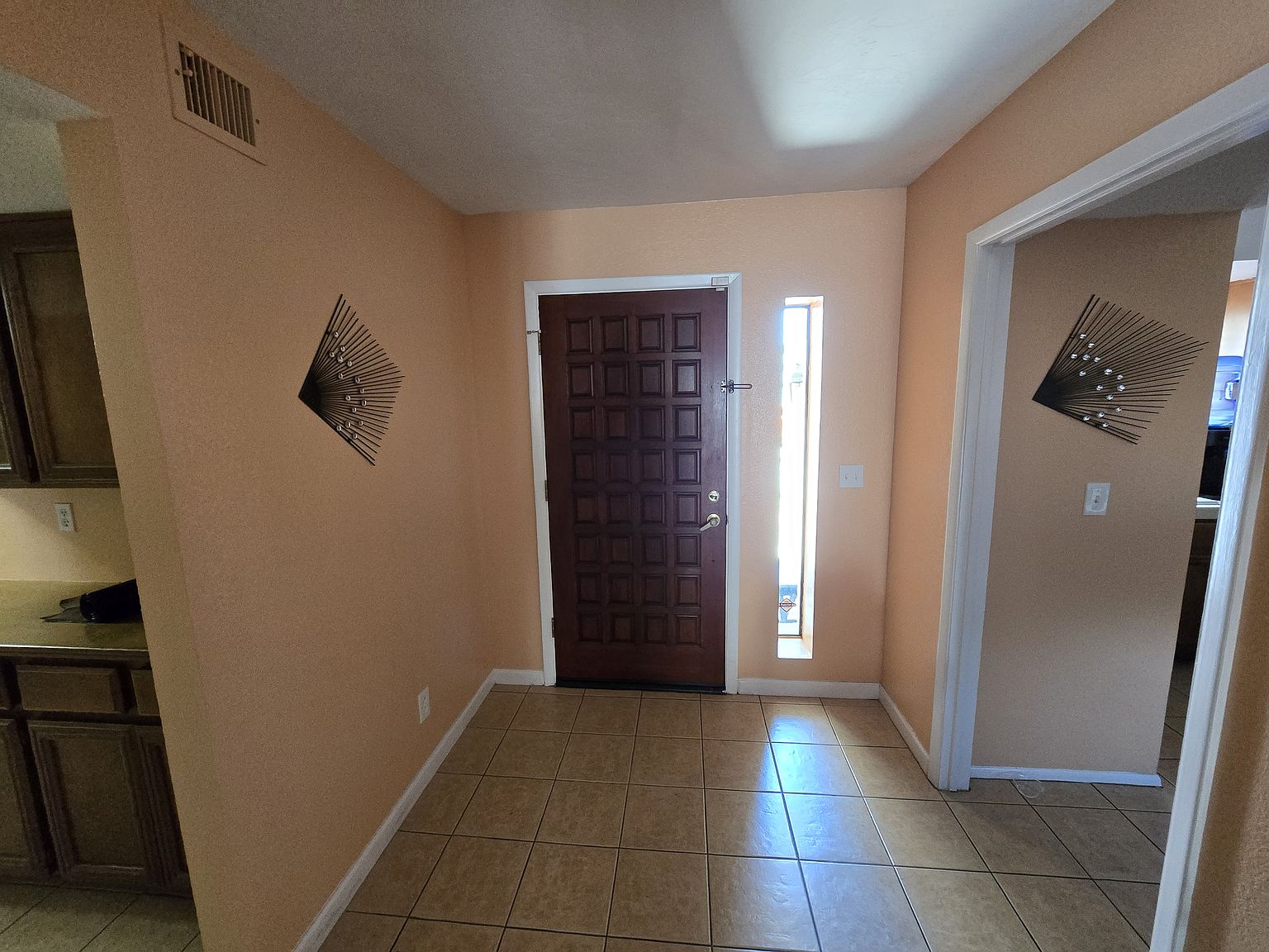 413 W Beverly Ln photo 5