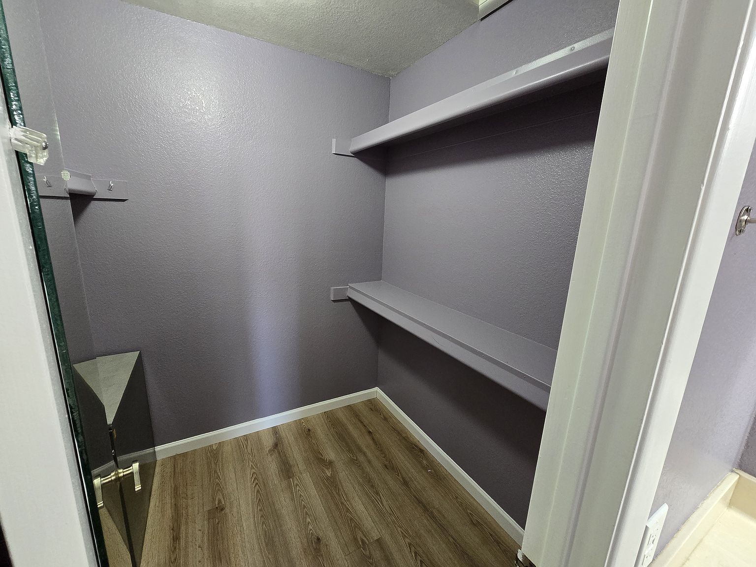 413 W Beverly Ln photo 2