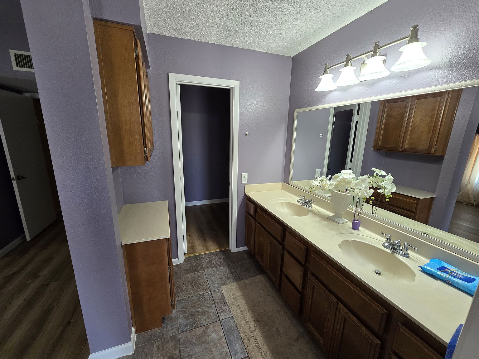 413 W Beverly Ln photo 3