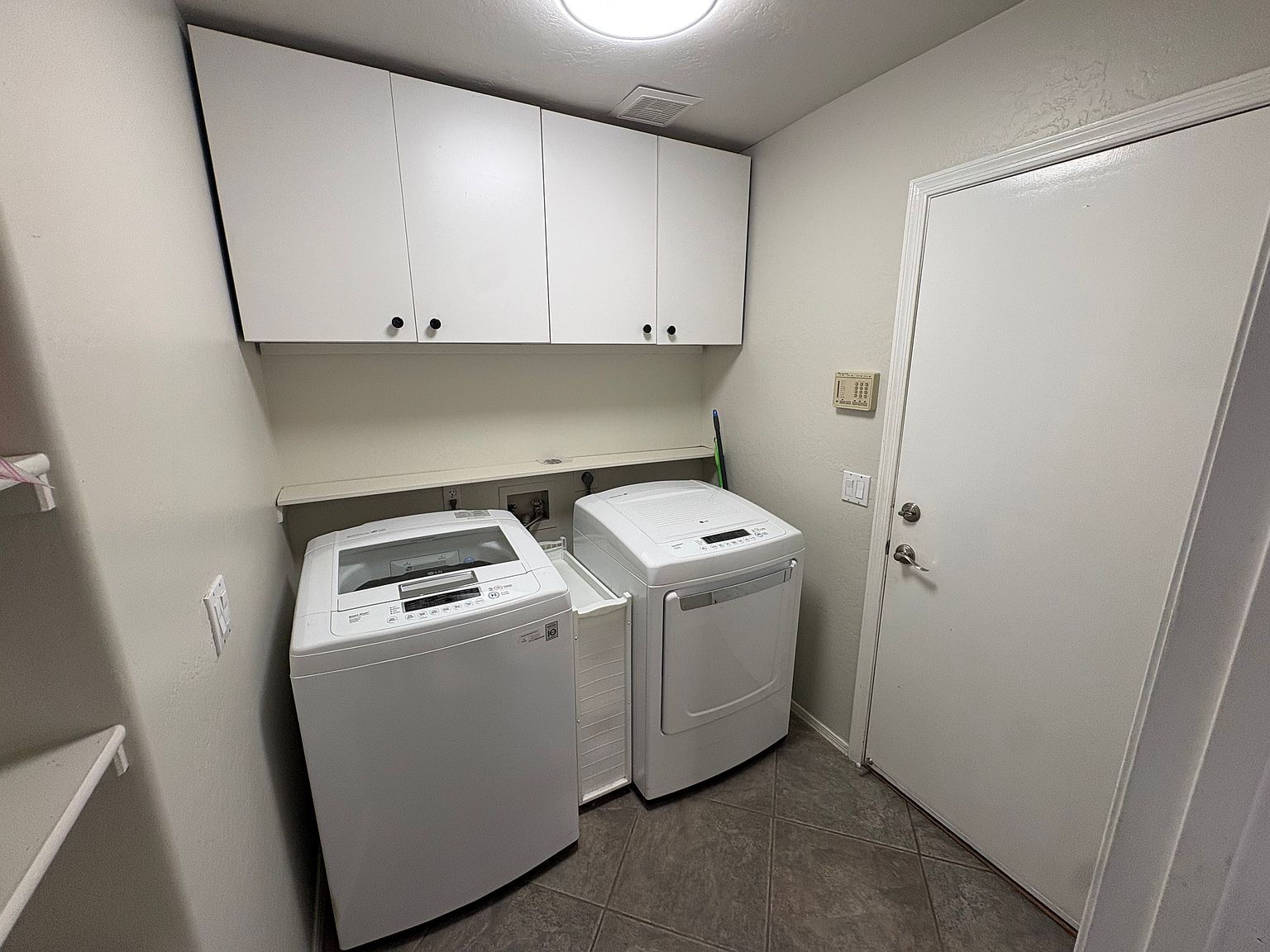 523 W Kelton Ln photo 2