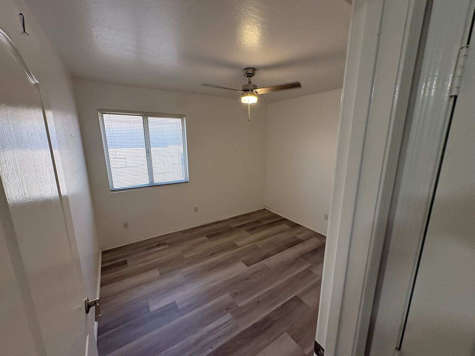 523 W Kelton Ln photo 3