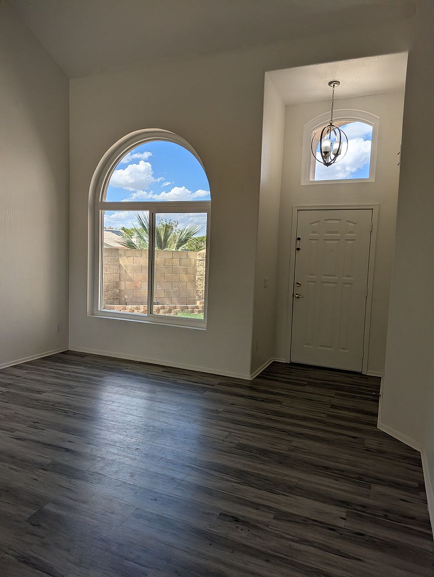 621 W Aire Libre Ave photo 2