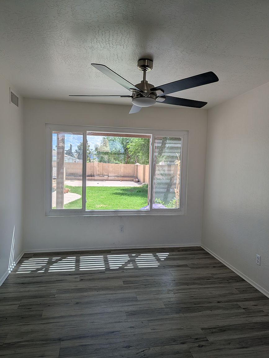 621 W Aire Libre Ave photo 3