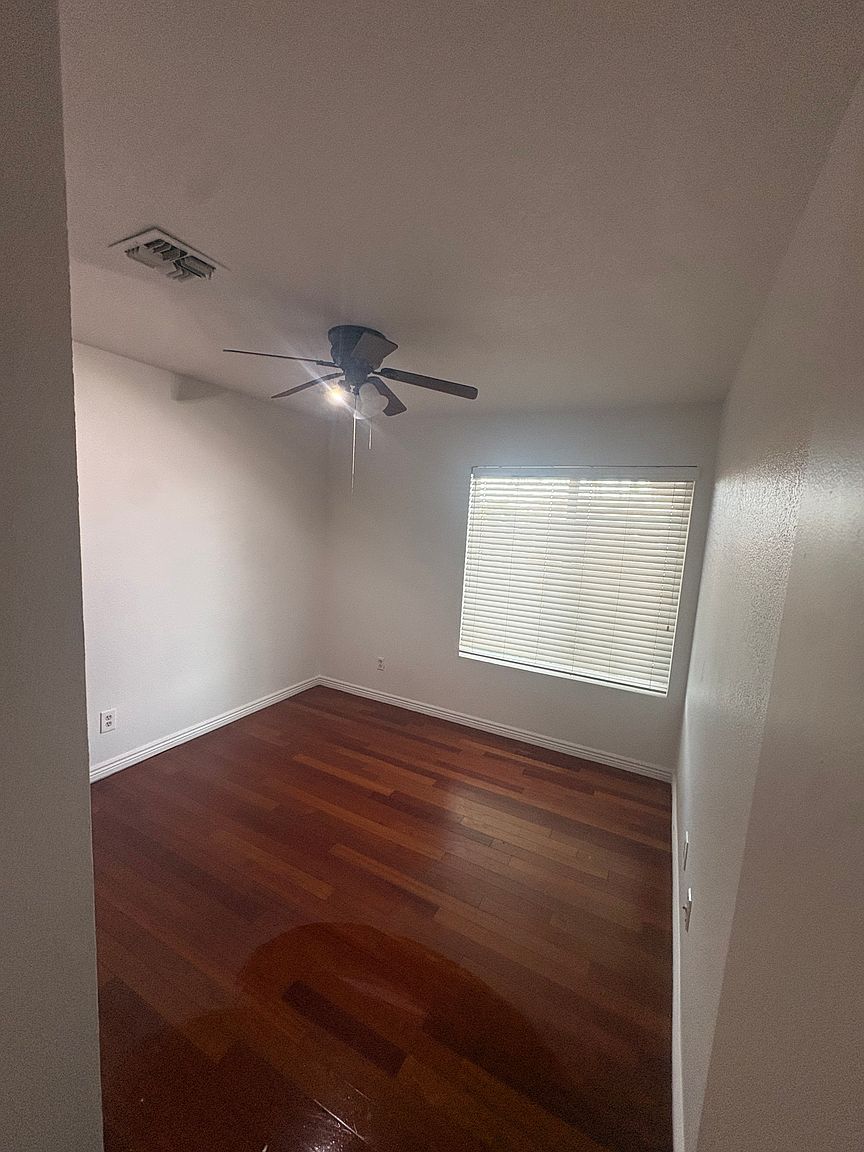 1120 W Ross Ave photo 5