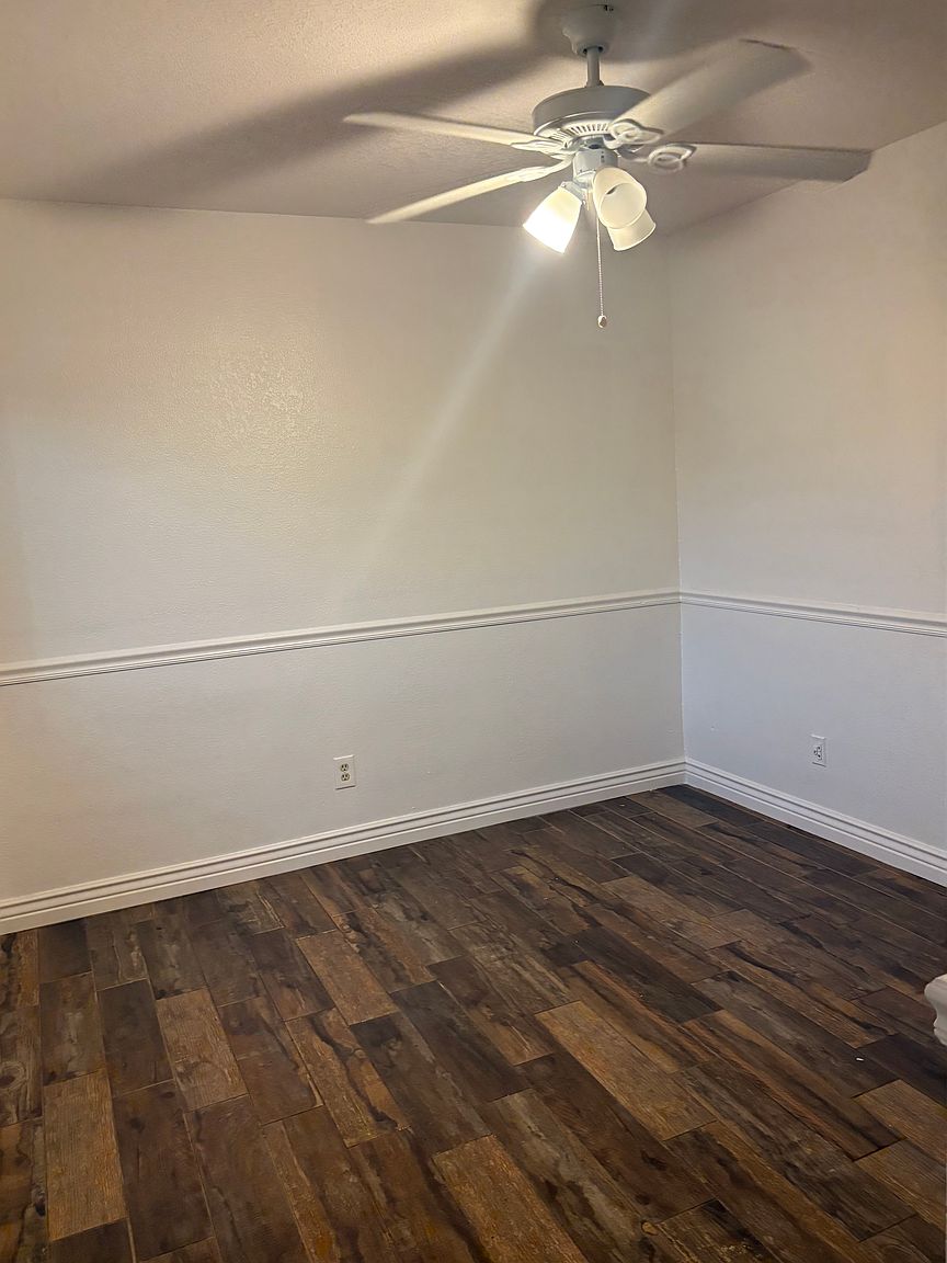 1120 W Ross Ave photo 2