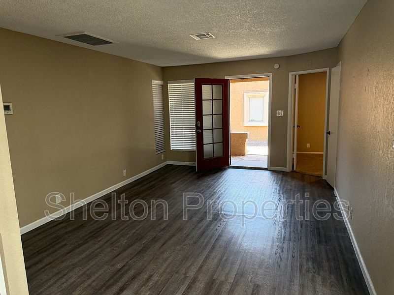 501 W Tonopah Dr photo 5