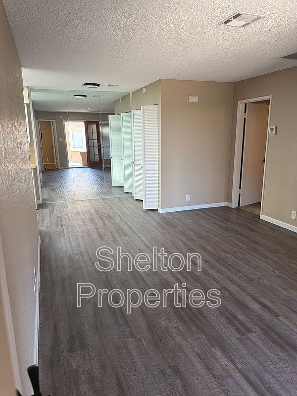 501 W Tonopah Dr photo 4