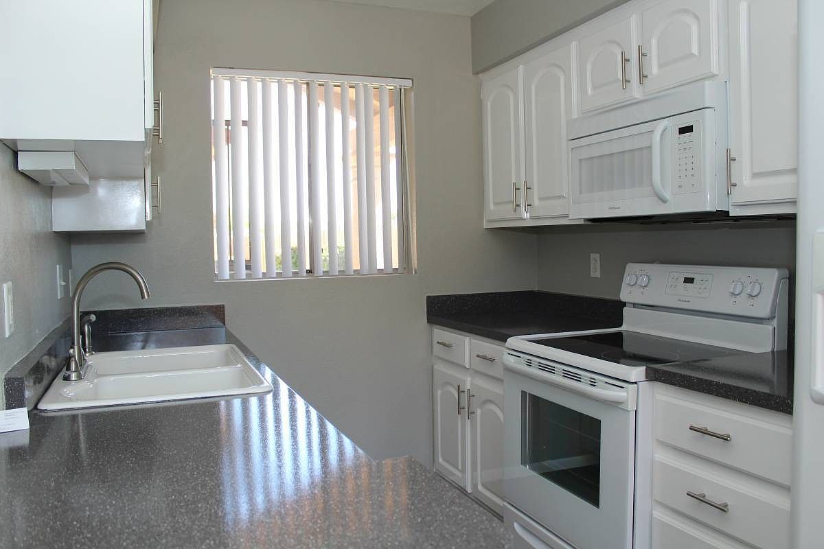 20421 N 3rd Dr Phoenix, AZ 85027 photo 2