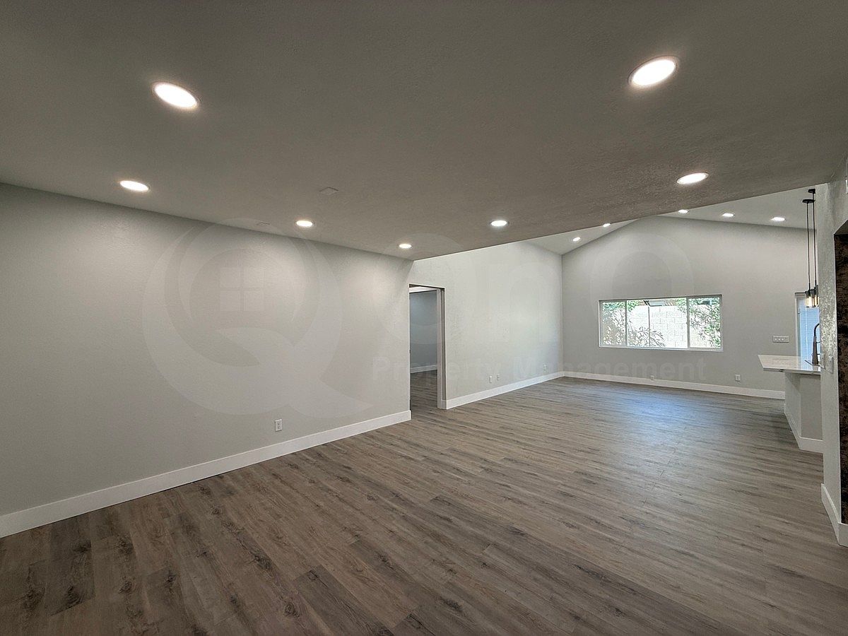 412 E Utopia Rd photo 5
