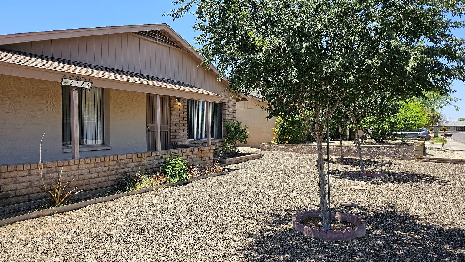 2135 W Maple Dr photo 2