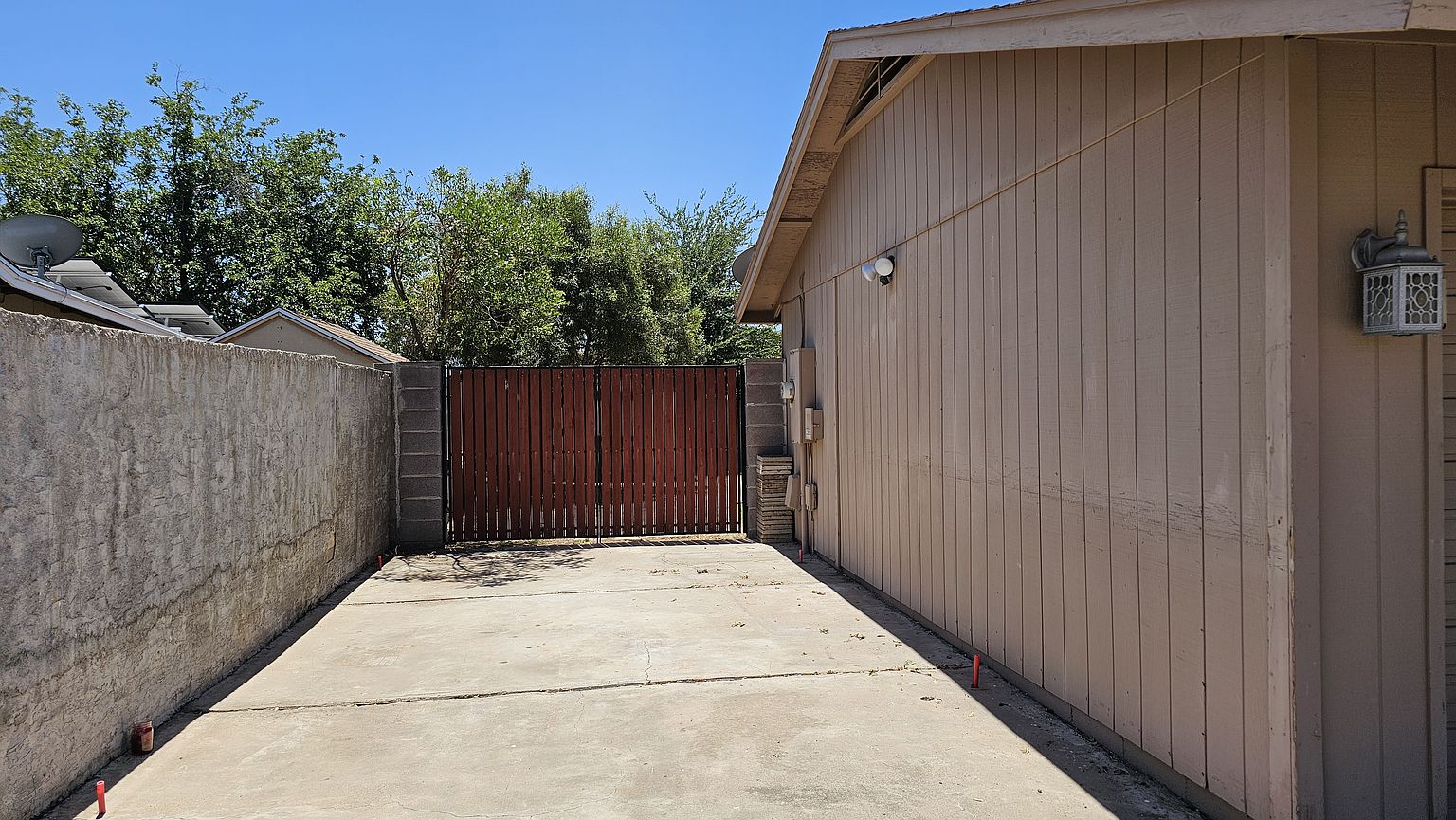 2135 W Maple Dr photo 4