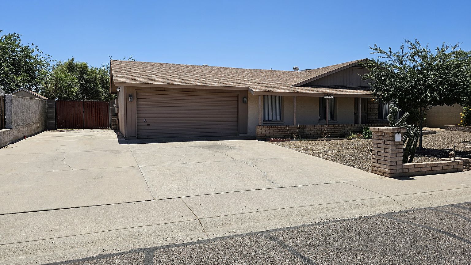 2135 W Maple Dr photo 3