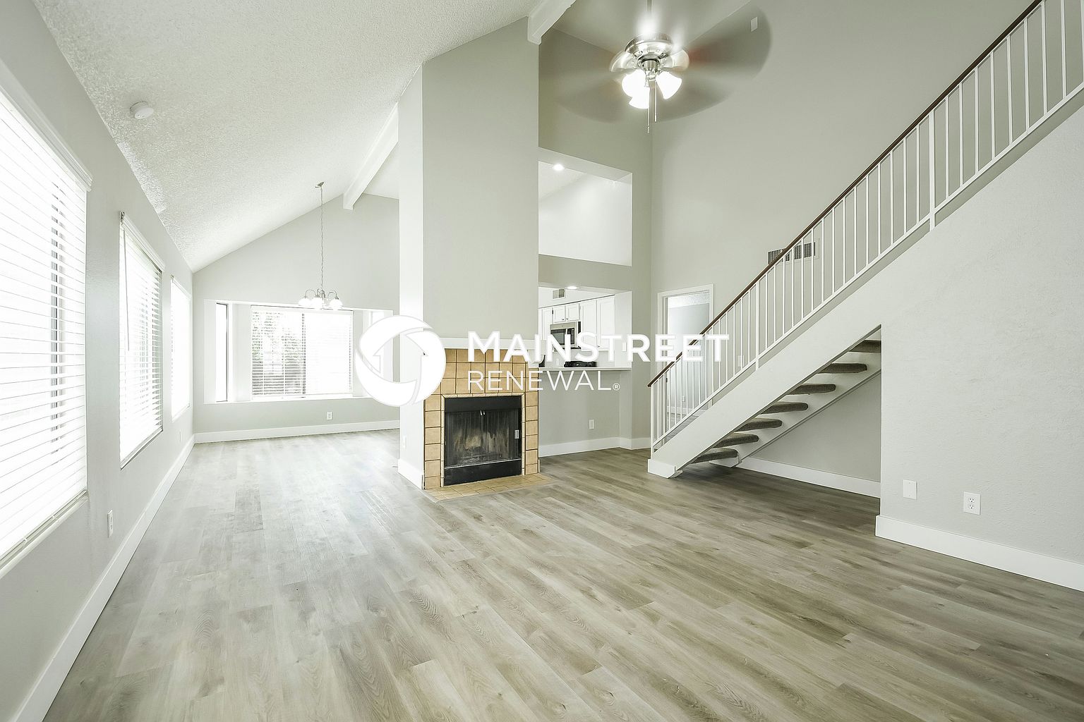 2229 W Ross Ave photo 2