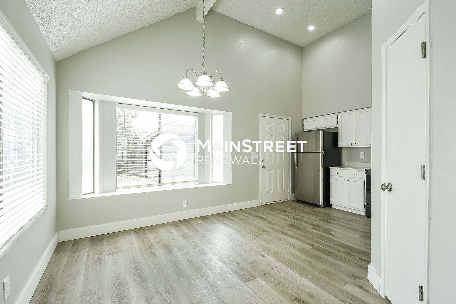 2229 W Ross Ave photo 3