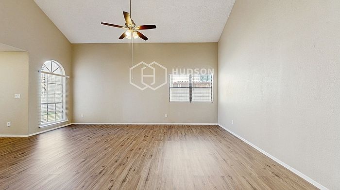 441 E Taro Ln photo 4
