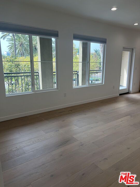 6020 Seabluff Dr photo 2