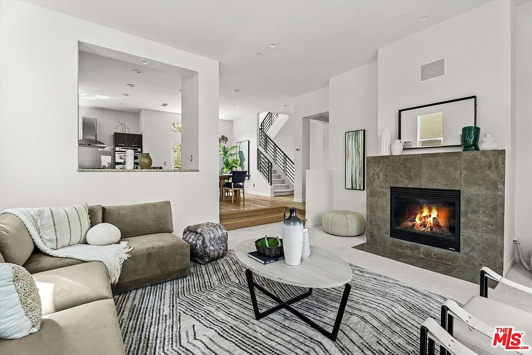 6581 Seabluff Dr photo 3