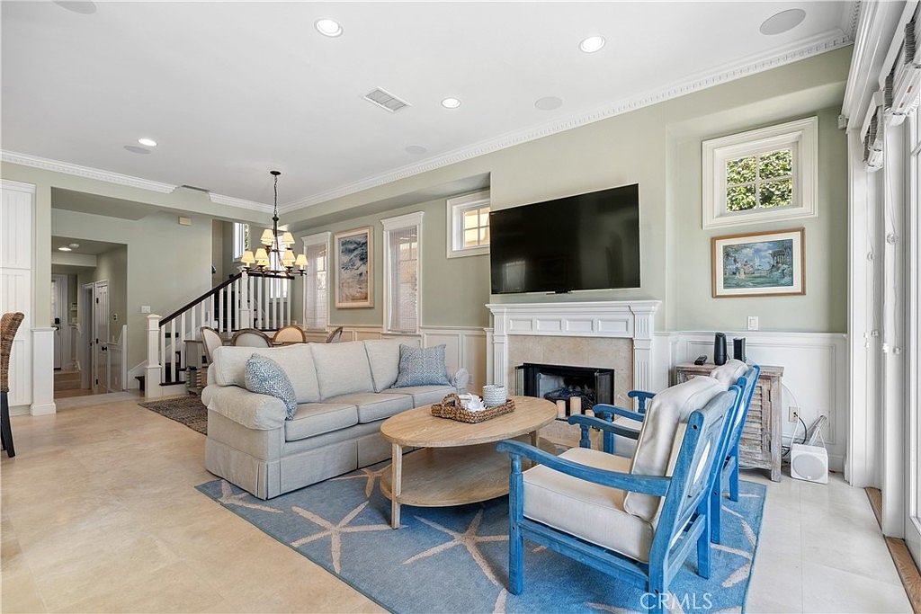 705 Goldenrod Ave photo 4