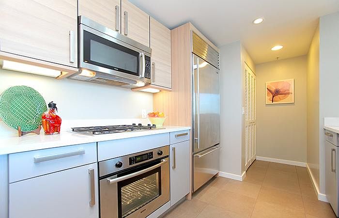 555 4th St photo 5