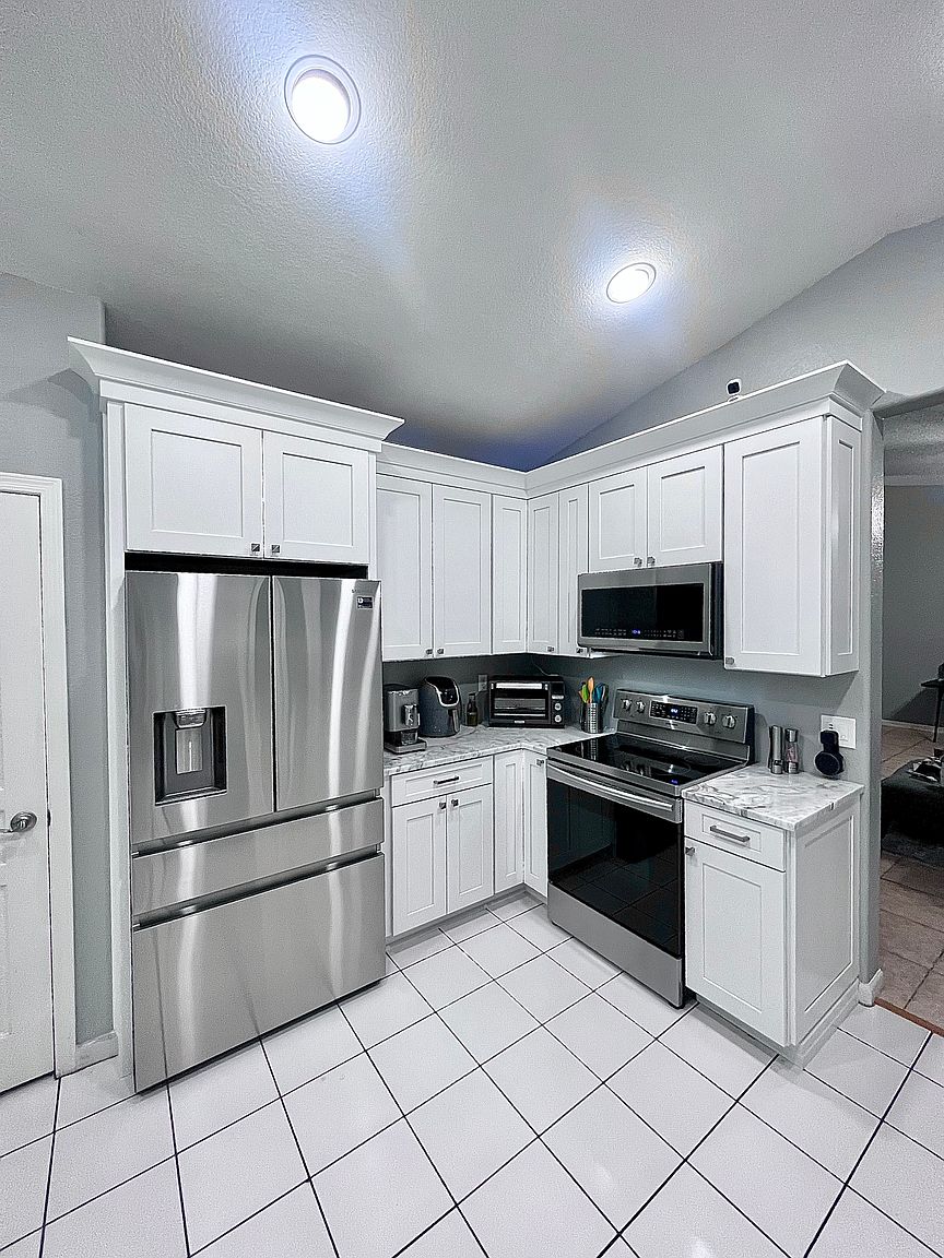 2229 E Soft Wind Dr photo 3