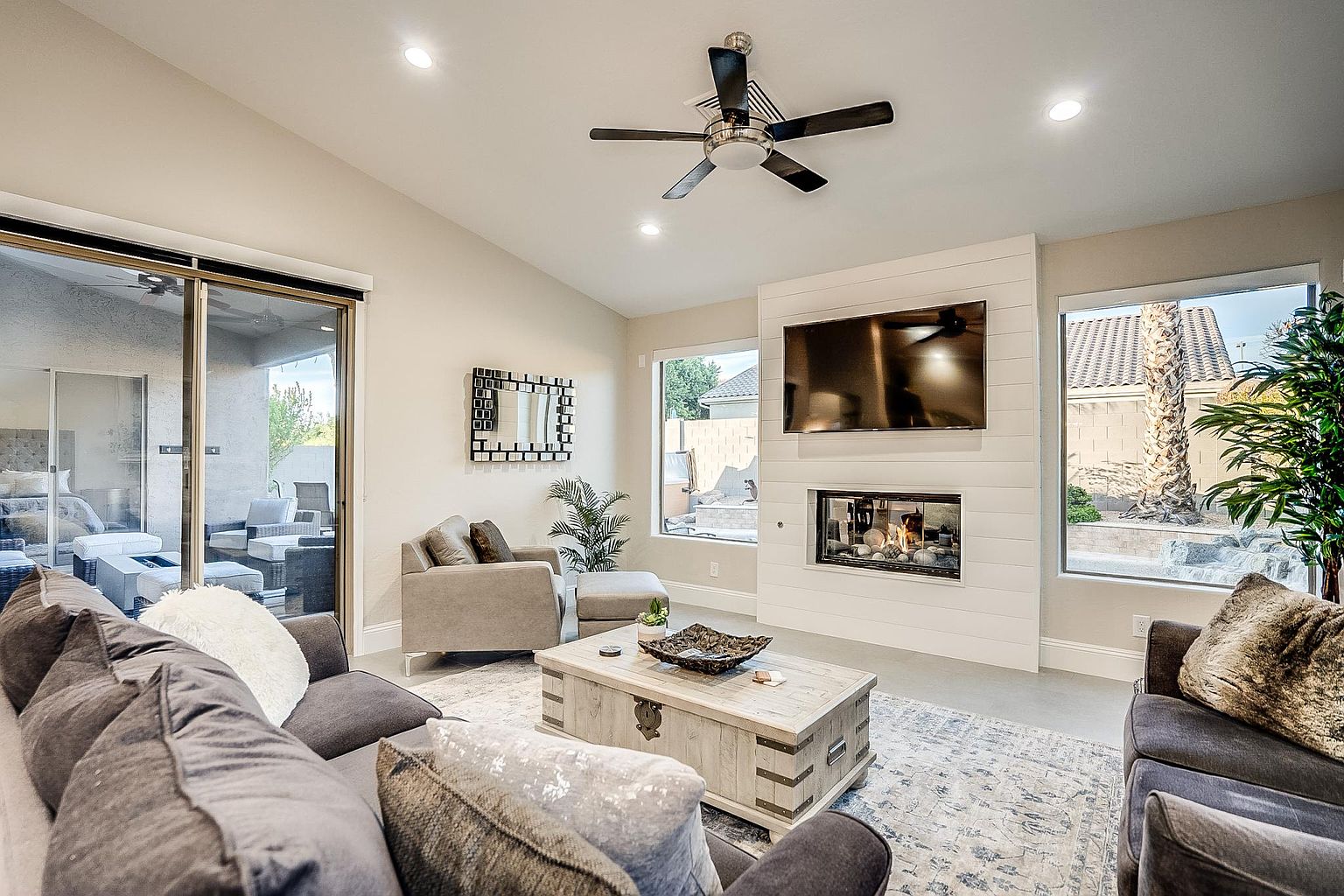 7308 E Whistling Wind Way photo 5