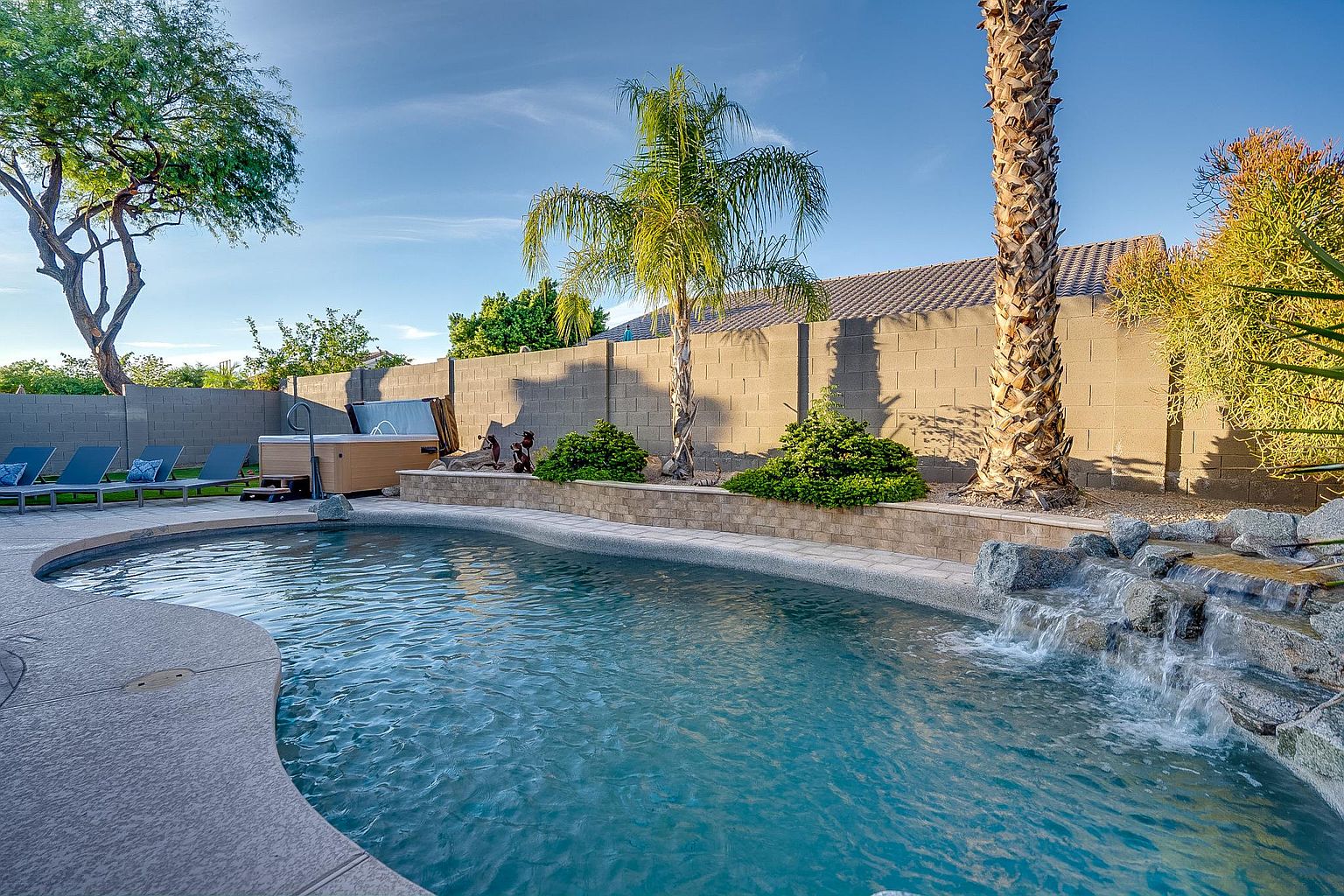 7308 E Whistling Wind Way photo 3