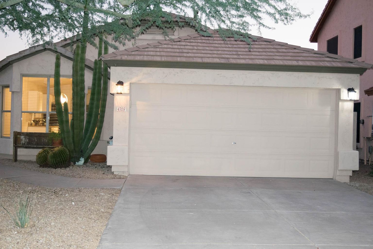 4709 E Abraham Ln photo 2
