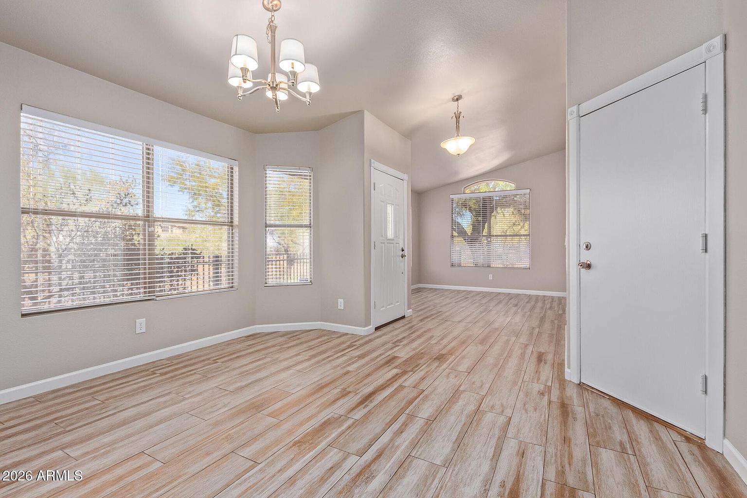 4607 E Abraham Ln photo 4