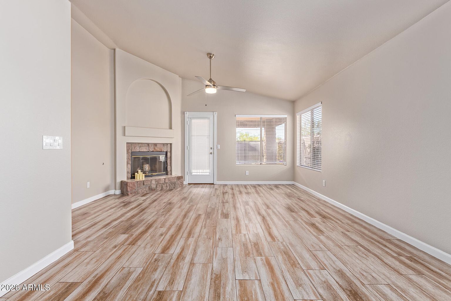 4607 E Abraham Ln photo 5