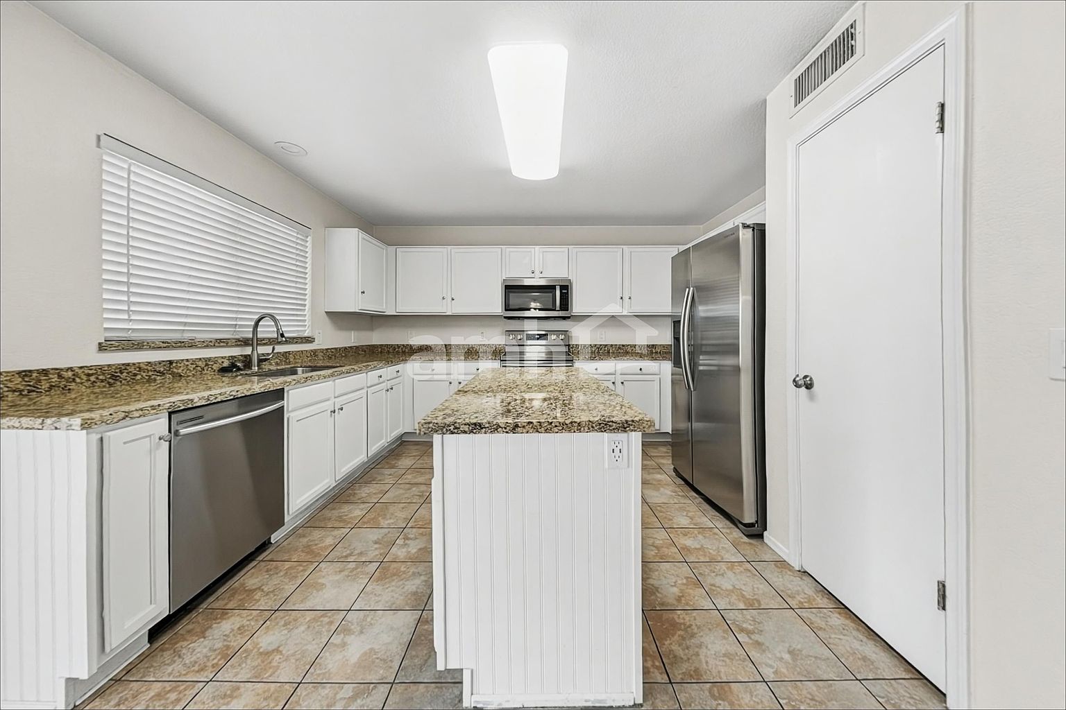 2015 E Daley Ln Phoenix, AZ 85024 photo 4