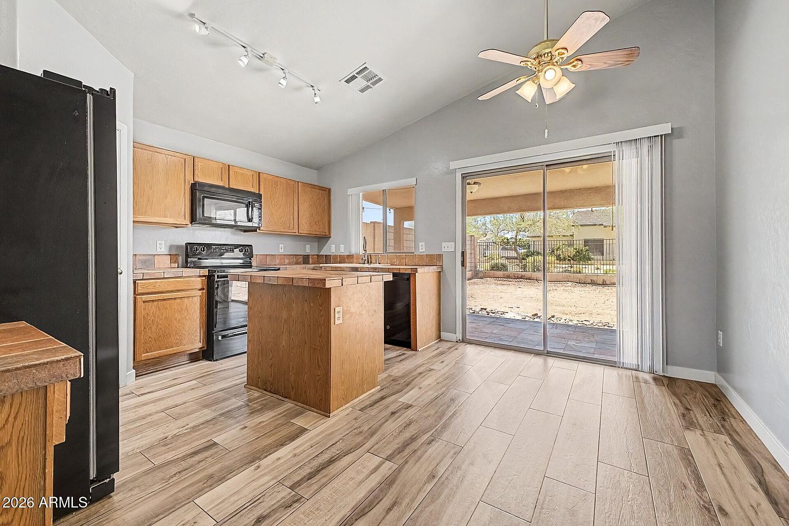 905 E Potter Dr Phoenix, AZ 85024 photo 4