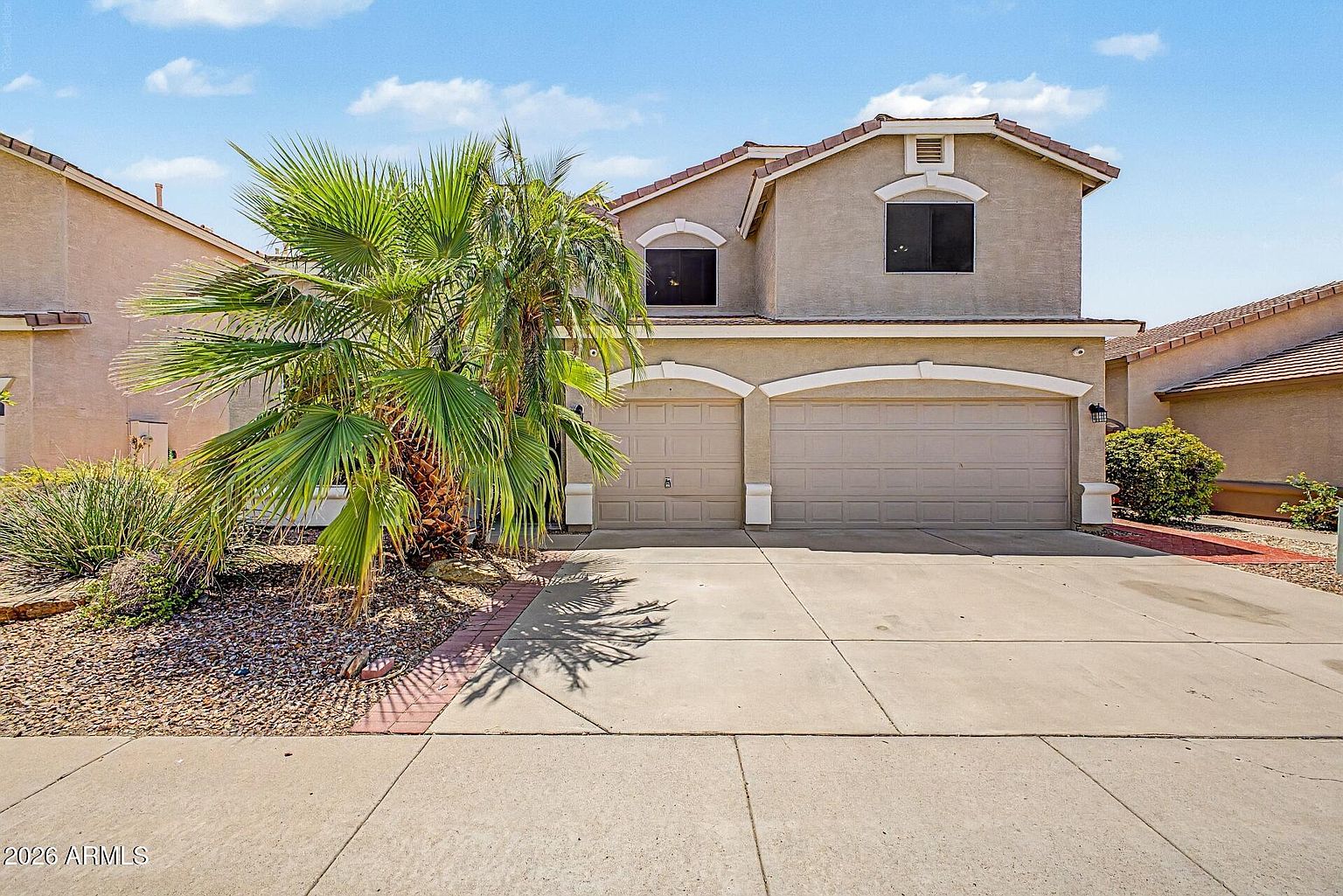 1015 E Irma Ln photo 2
