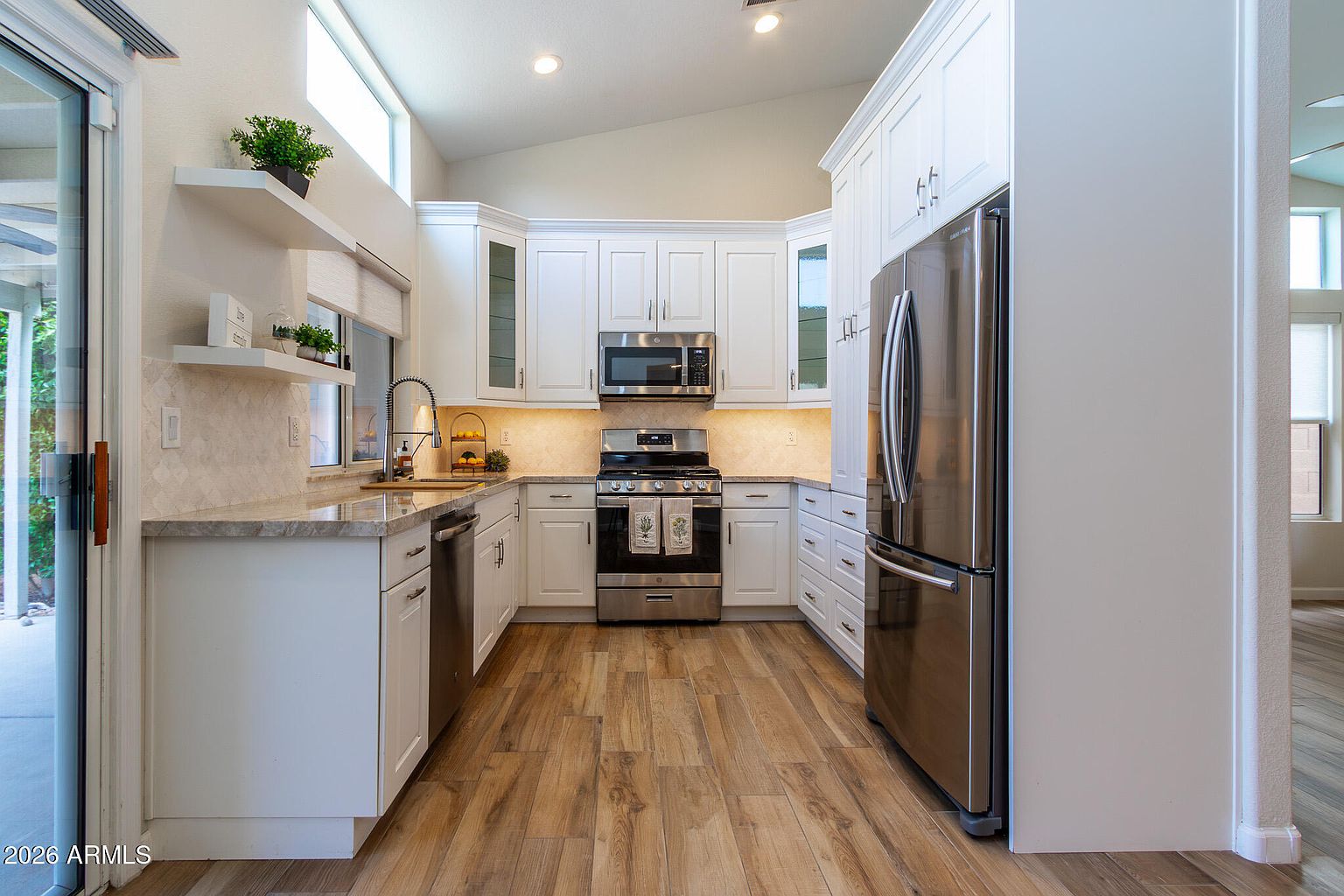 3226 E Wahalla Ln photo 5