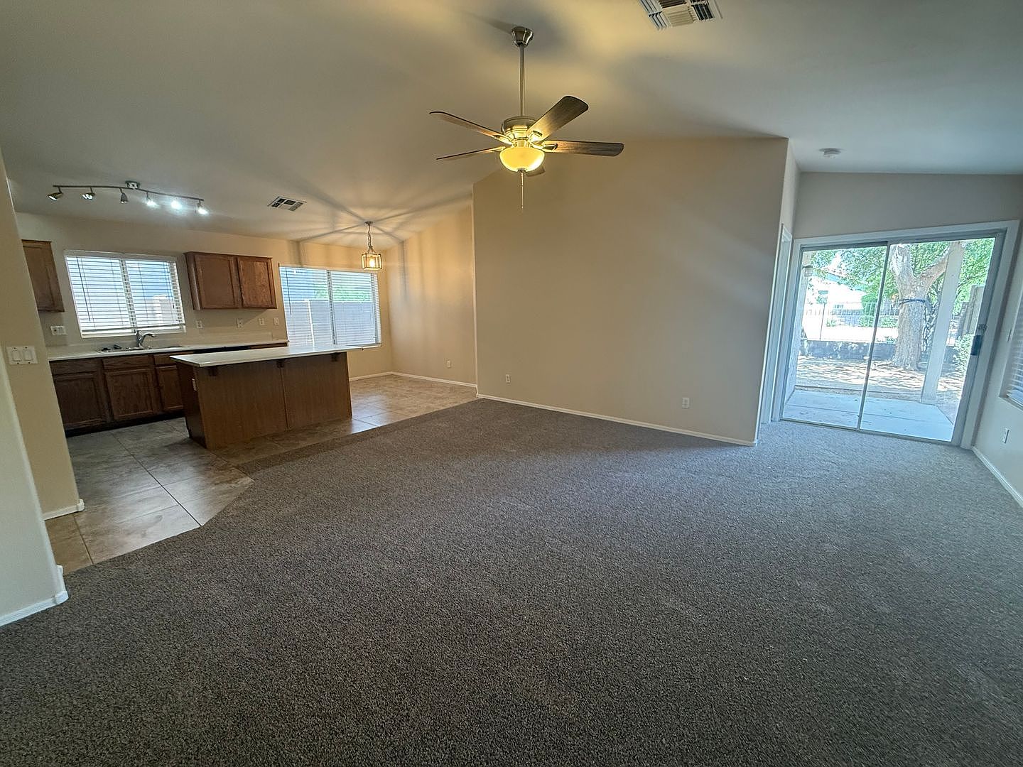 3236 E Kerry Ln photo 4