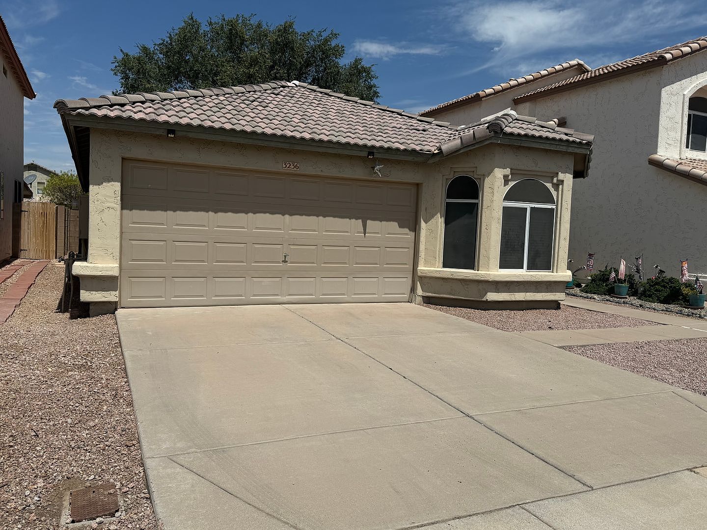 3236 E Kerry Ln