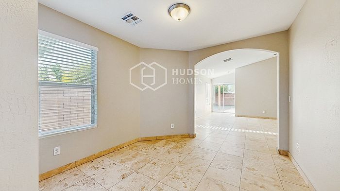 3259 E Kerry Ln photo 5