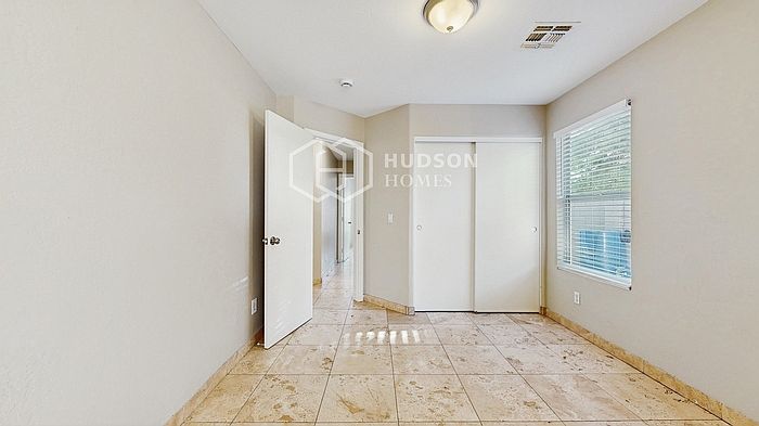 3259 E Kerry Ln photo 4