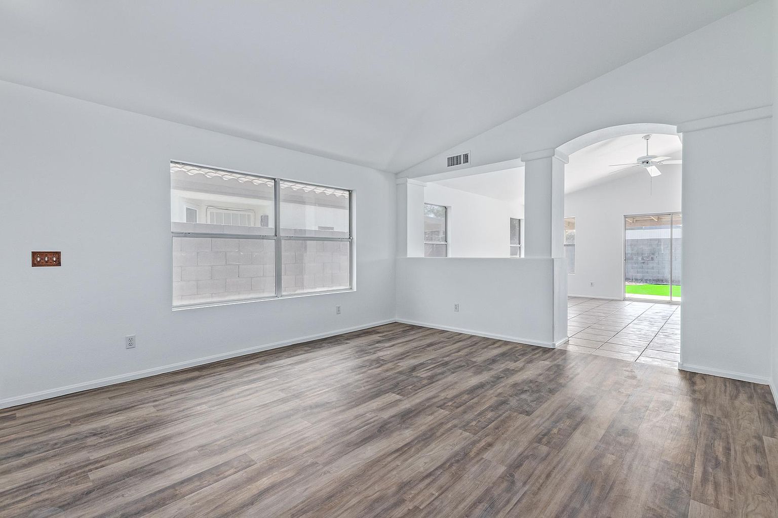 3041 E Wahalla Ln photo 2