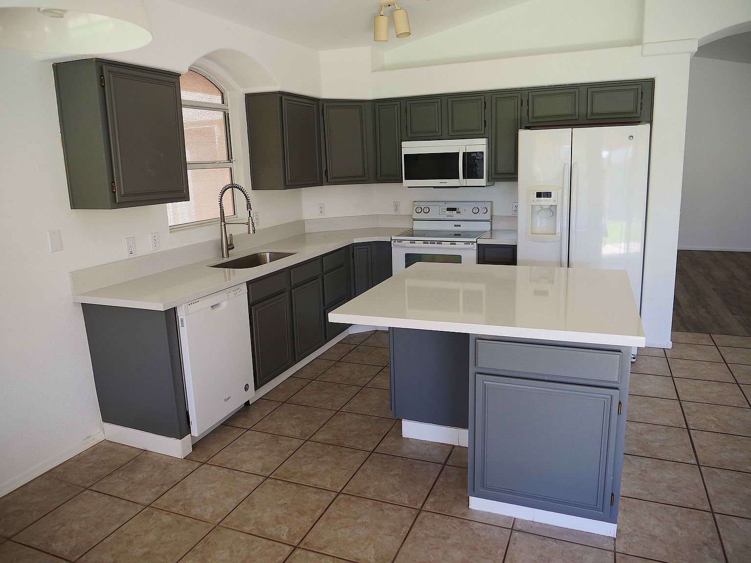 3041 E Wahalla Ln photo 3