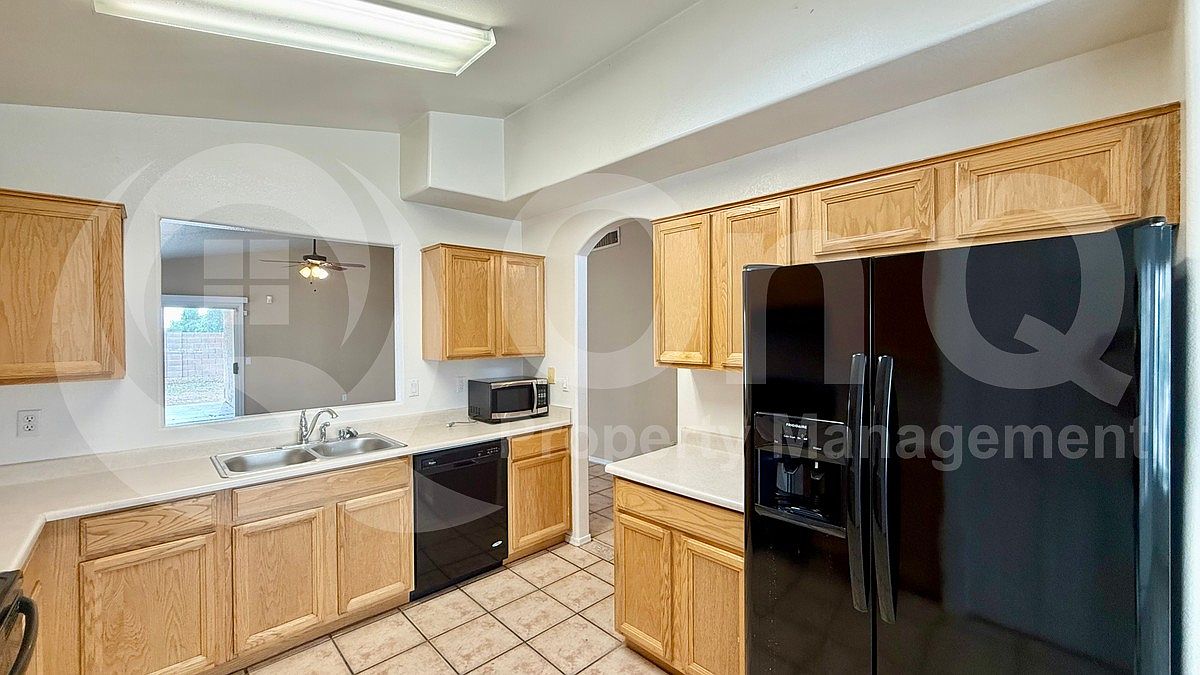 2239 E Morrow Dr Phoenix, AZ 85024 photo 3