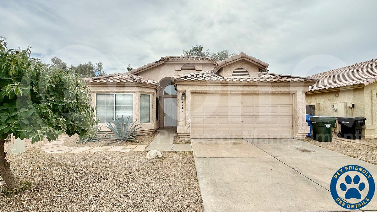 2239 E Morrow Dr Phoenix, AZ 85024 photo 2