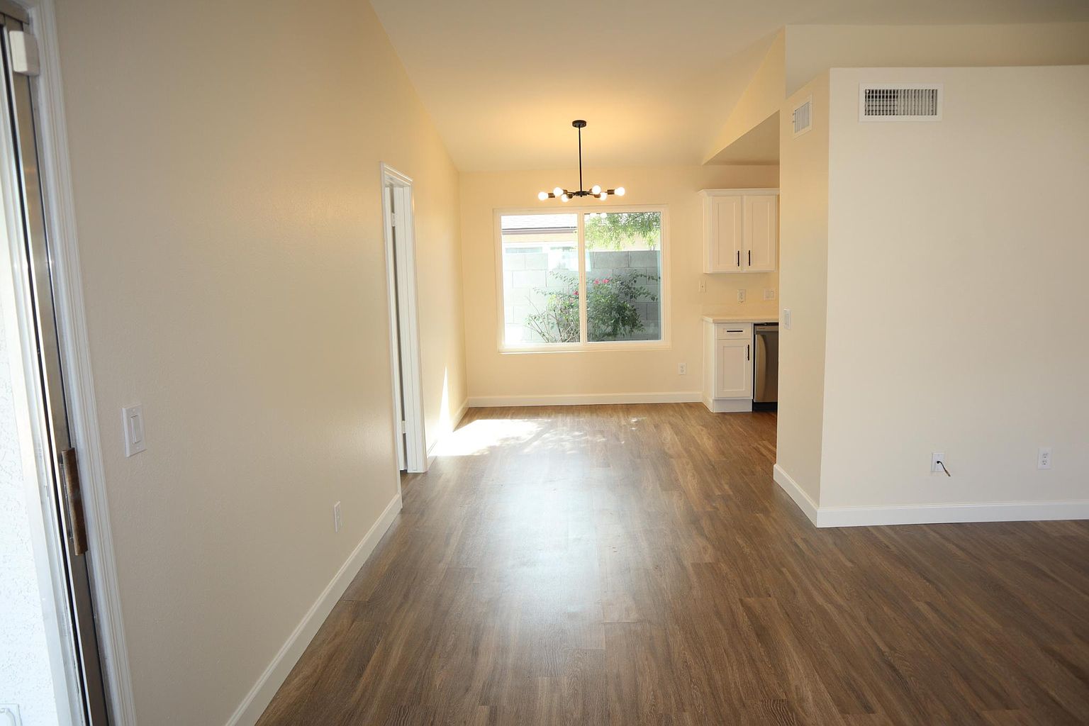 1449 E Kerry Ln photo 5