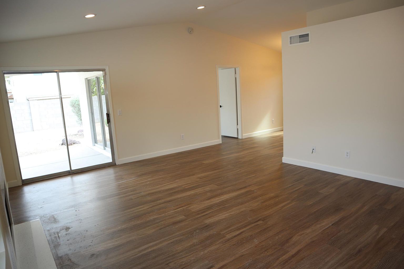 1449 E Kerry Ln photo 4