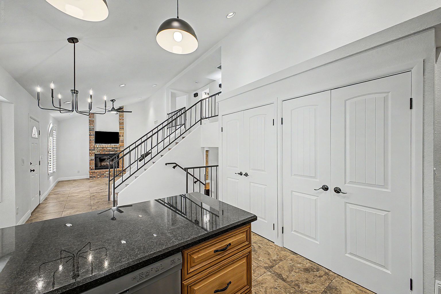 918 E Kristal Way photo 4