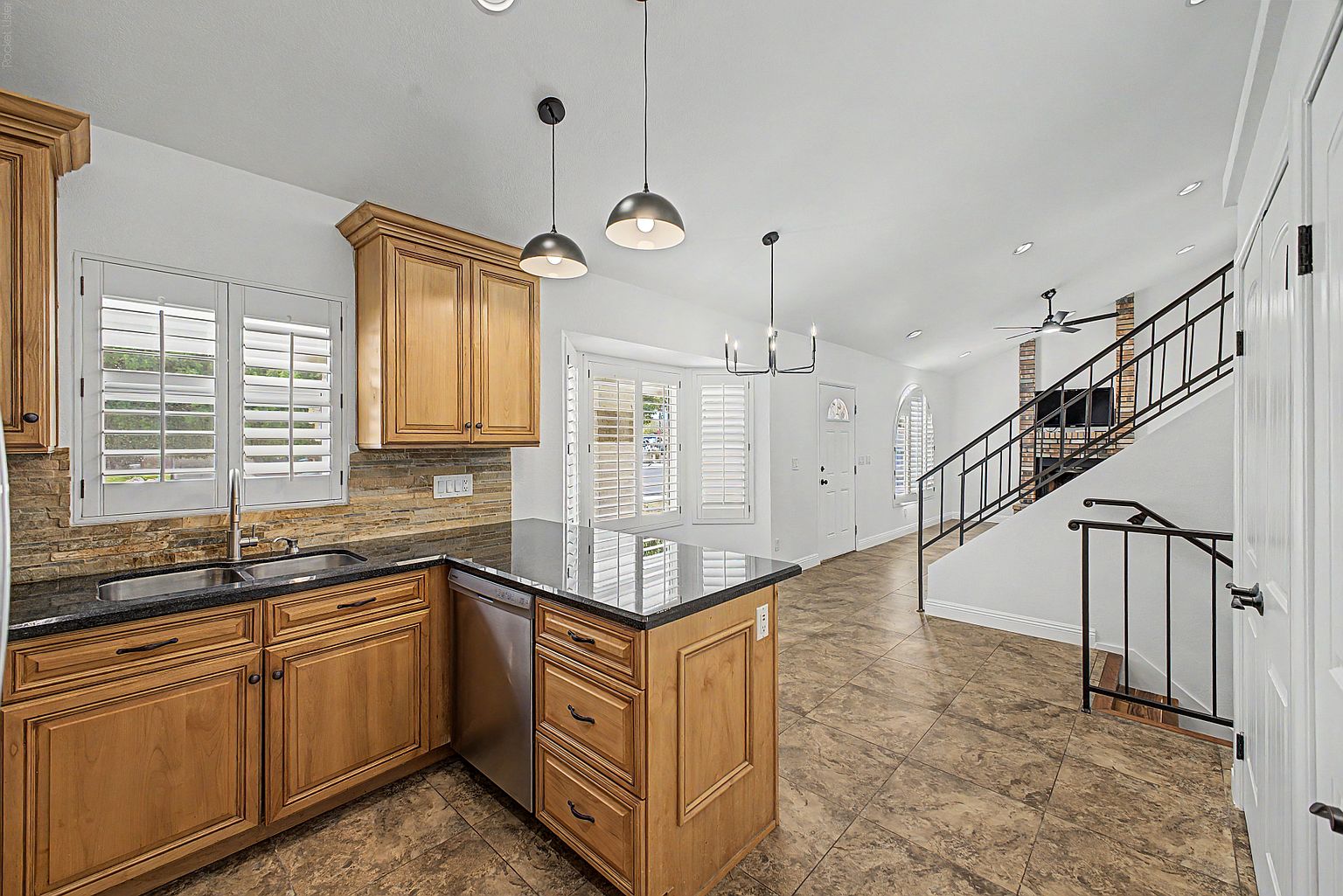 918 E Kristal Way photo 5