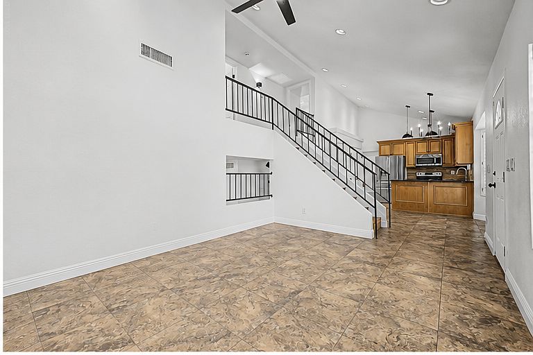 918 E Kristal Way photo 2
