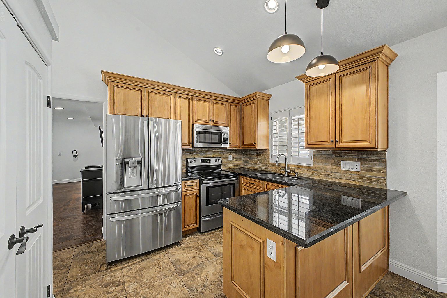 918 E Kristal Way photo 3