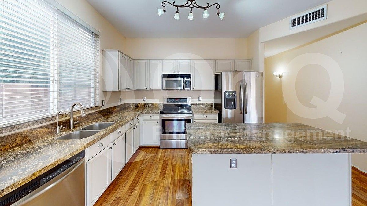 19611 N 33rd St Phoenix, AZ 85050 photo 3