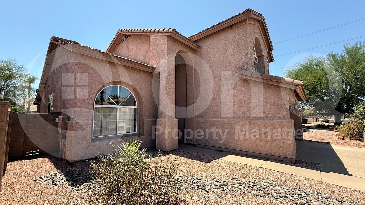 3211 E Behrend Dr photo 4