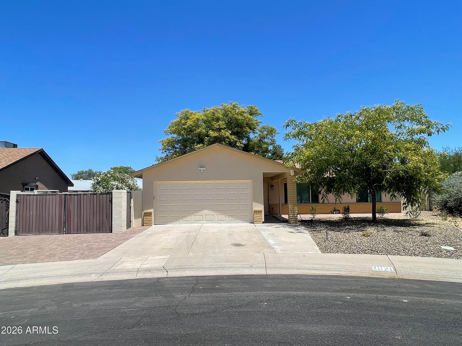 2920 E Michelle Dr Phoenix, AZ 85032 photo 2
